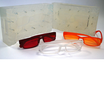 Molde de silicona colado al vacío para prototipado de gafas en resina transparente y coloreada