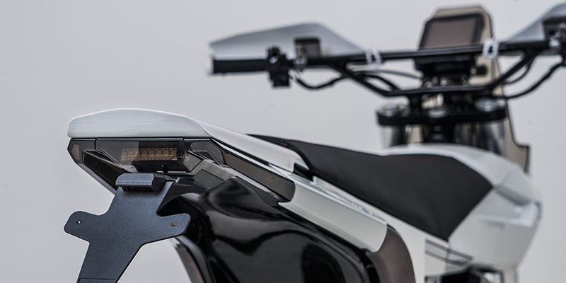 Grupo piloto trasero moto – tecnología colado vacío - © Elisava
